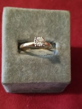 14K gold Diamond ring